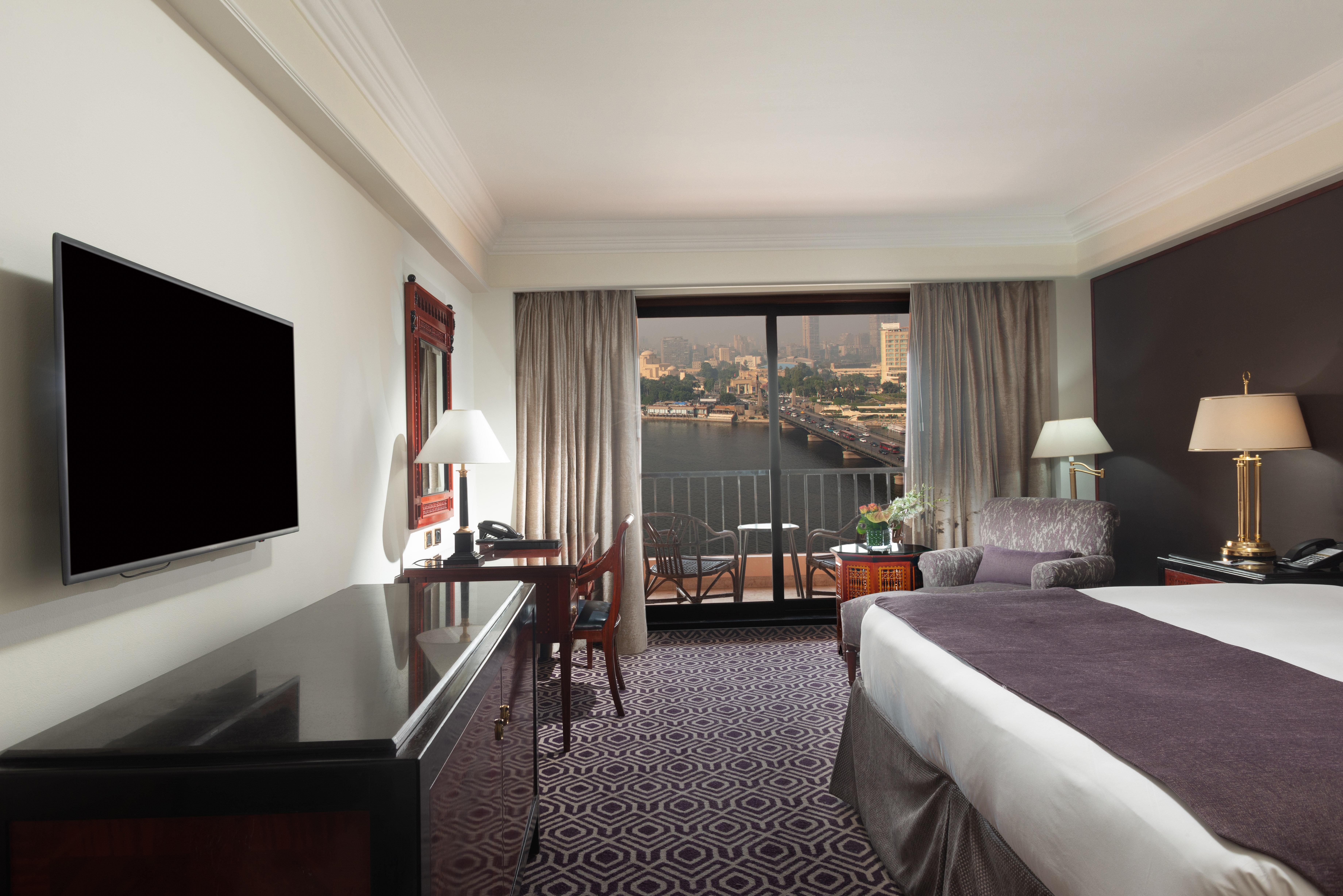 Intercontinental Cairo Semiramis By Ihg Hotel Kültér fotó A guest room at the Four Seasons Hotel