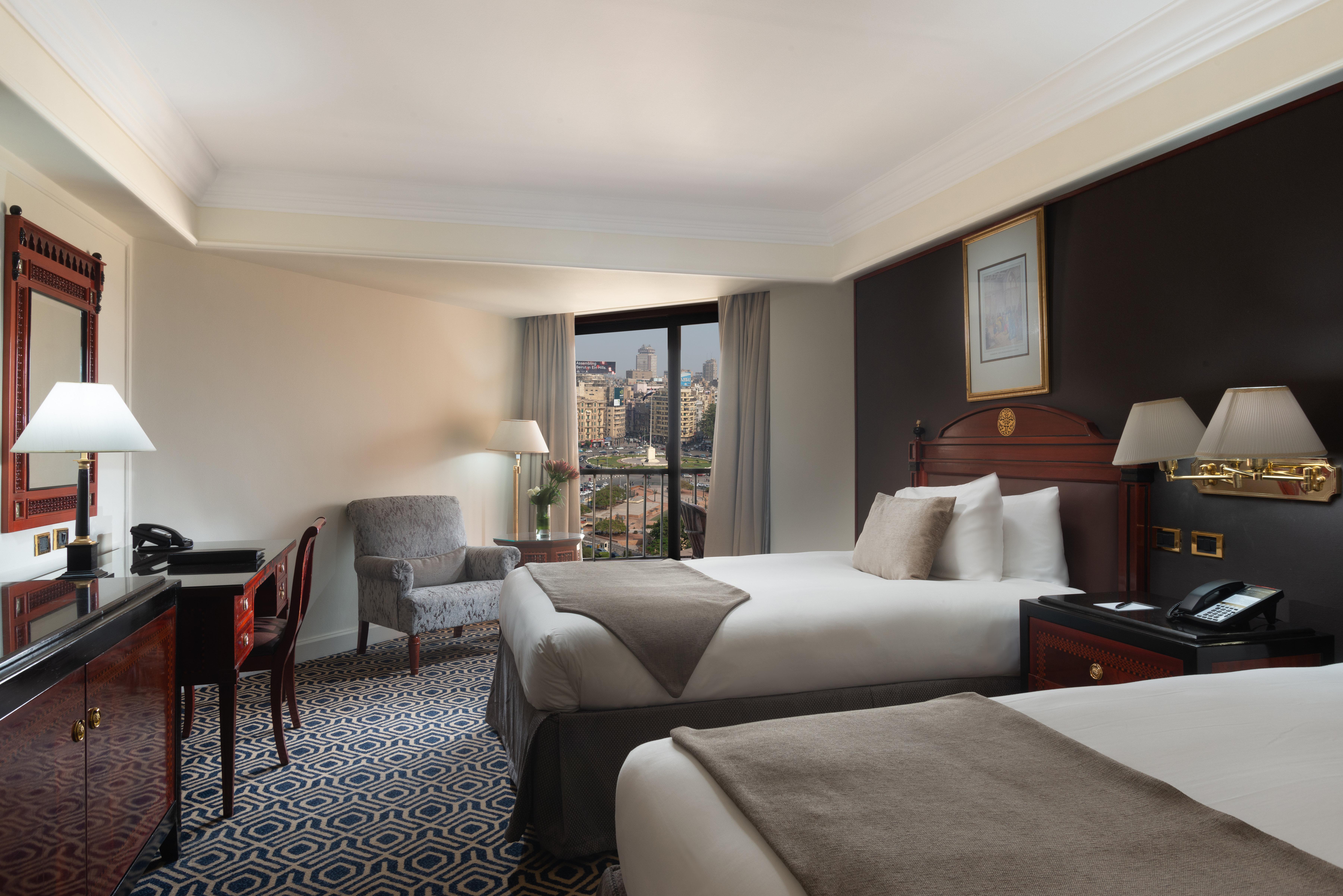 Intercontinental Cairo Semiramis By Ihg Hotel Kültér fotó A guest room at the Waldorf Astoria Chicago