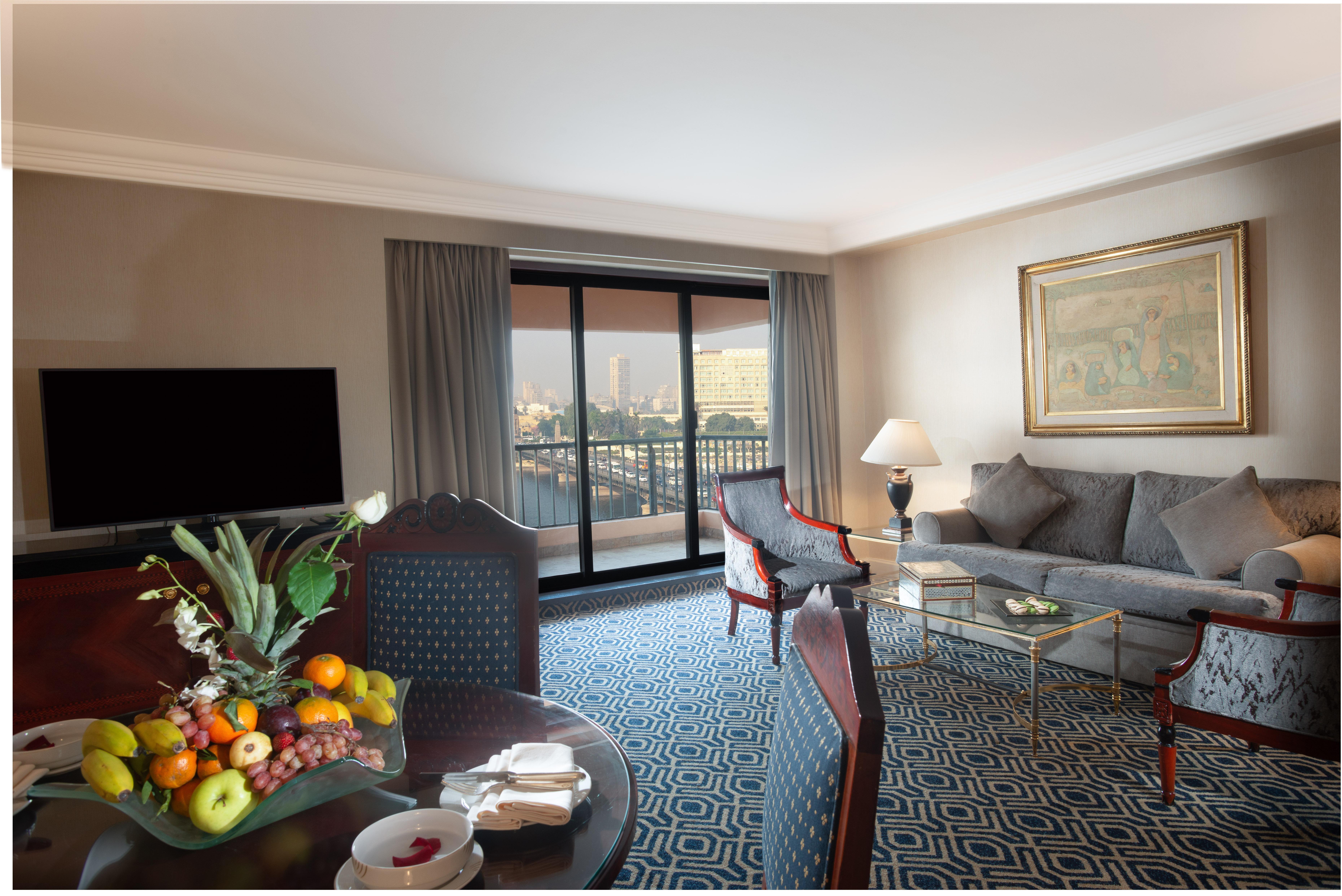 Intercontinental Cairo Semiramis By Ihg Hotel Kültér fotó A suite at the Four Seasons Hotel, Cairo