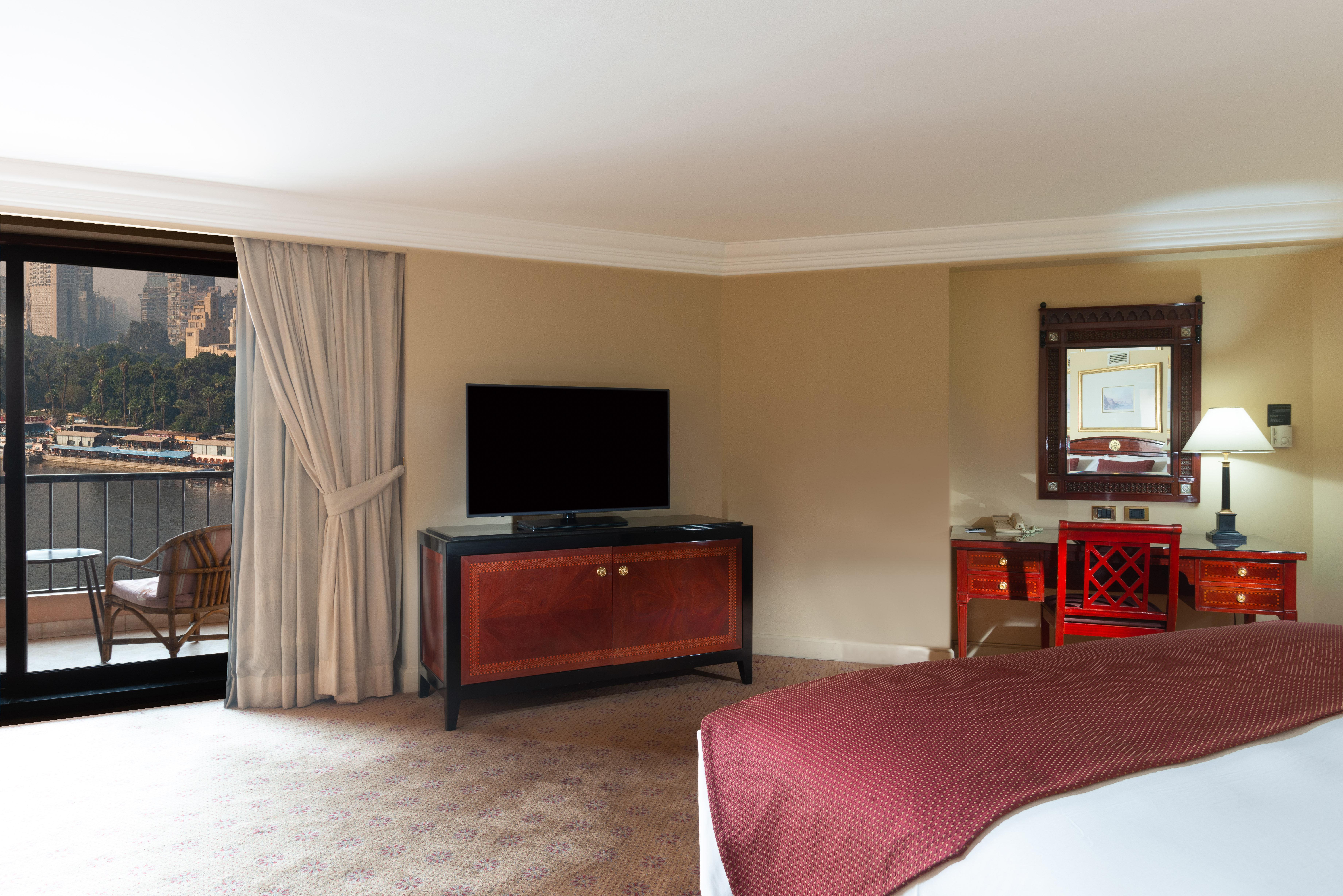 Intercontinental Cairo Semiramis By Ihg Hotel Kültér fotó A bedroom at the Four Seasons Hotel