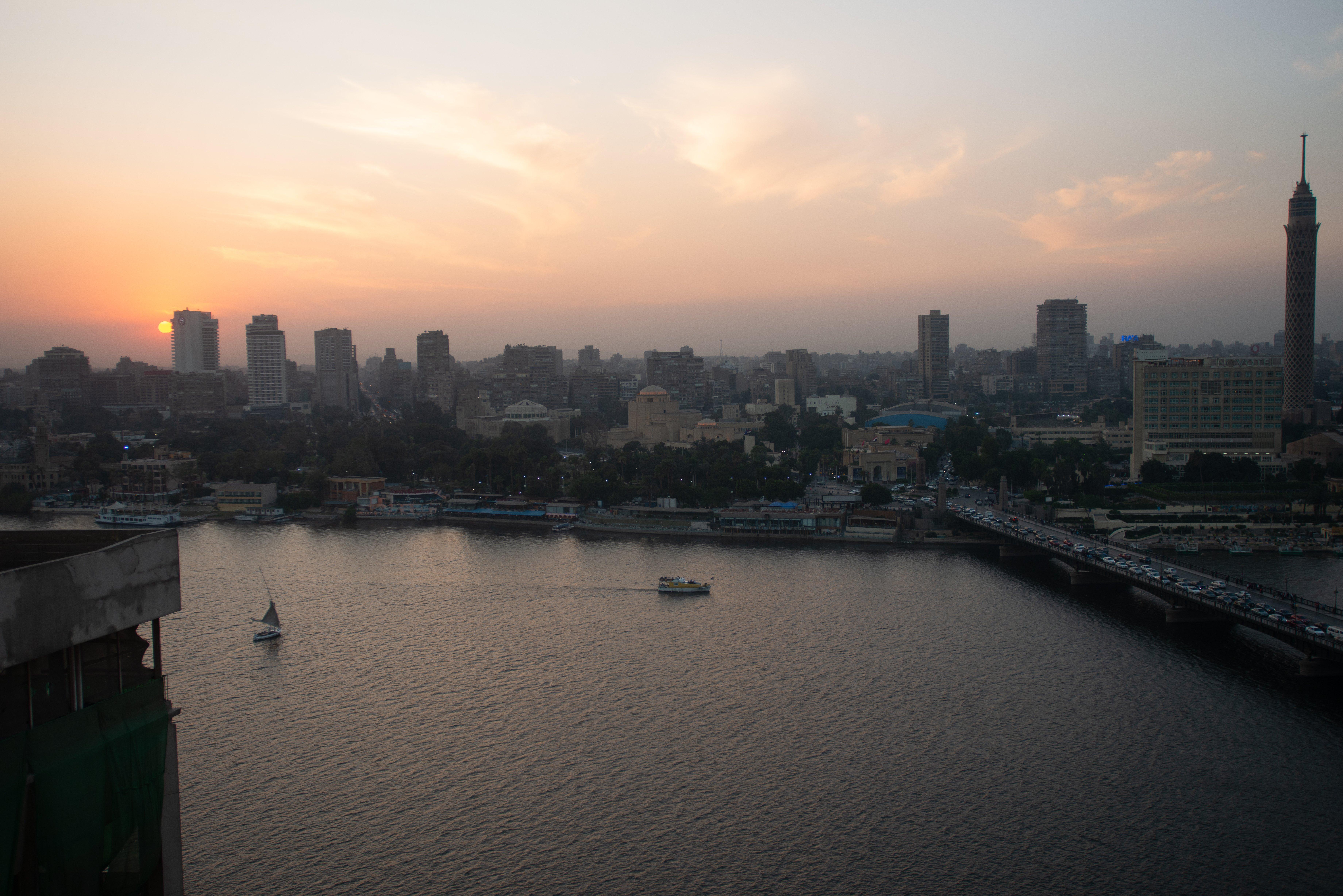 Intercontinental Cairo Semiramis By Ihg Hotel Kültér fotó Sunset over the river